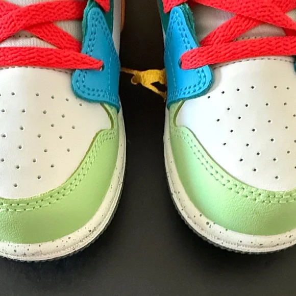 Rare Toddler Nike Jordan 1 Mid SE white taxi-dark shadow multi color sneakers - Picture 5 of 12